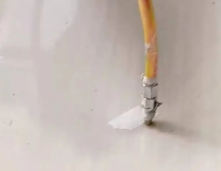 代县瓷砖空鼓维修公司专业解答在瓷砖铺贴过程中，如果使用的砂料过粗（如全部使用了粗砂），可能会导致以下问题