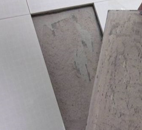 代县瓷砖空鼓维修公司分享瓷砖铺贴时如果打浆（即涂抹在瓷砖背面和基层上的砂浆或瓷砖胶）过少，会带来以下问题
